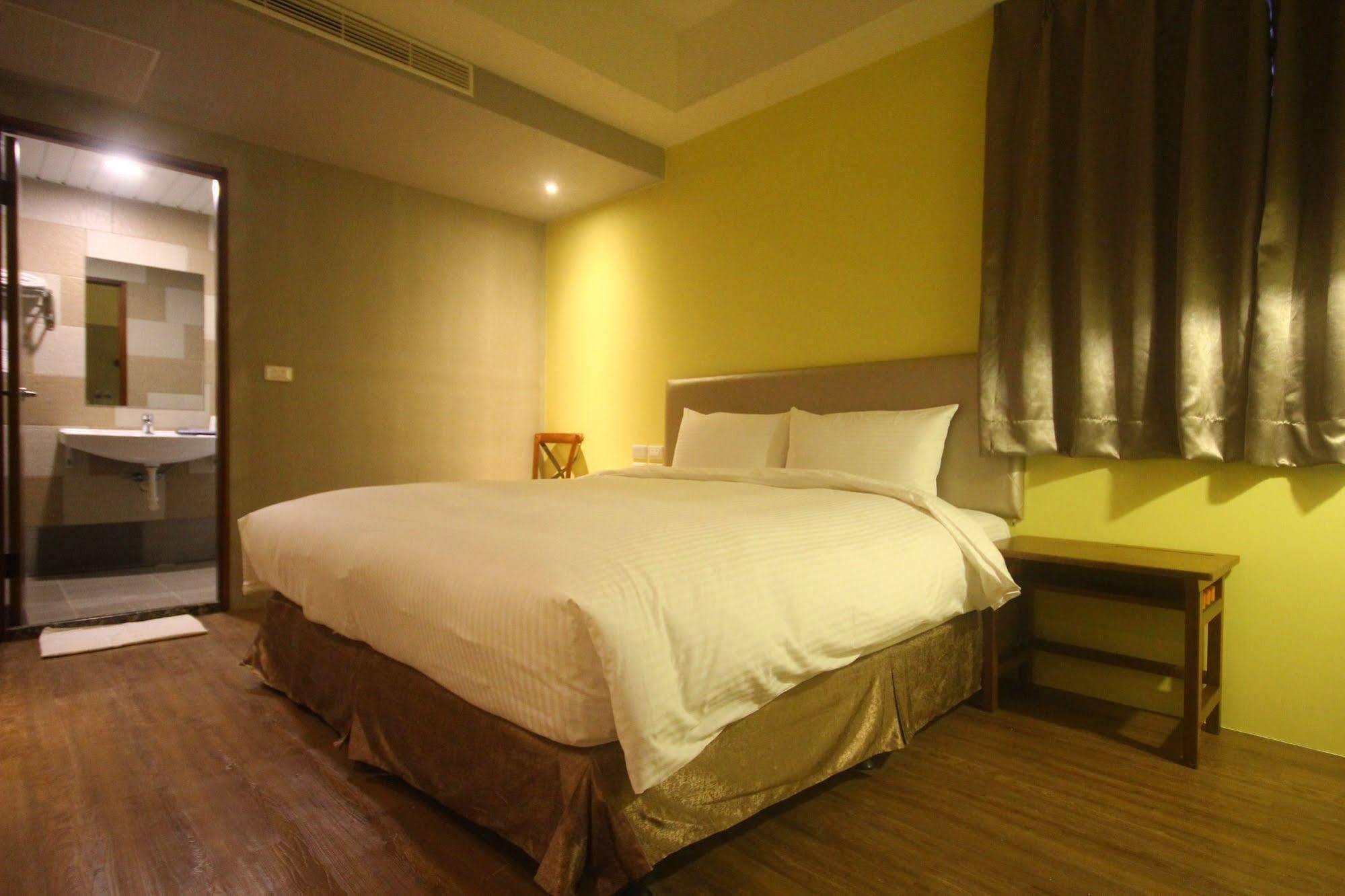 Tourism Inn Tainan Exteriör bild